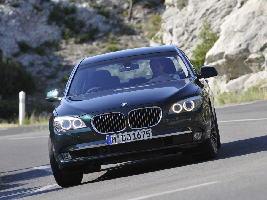  BMW 750Li xDrive 2008 года  (фото 8 из 16)